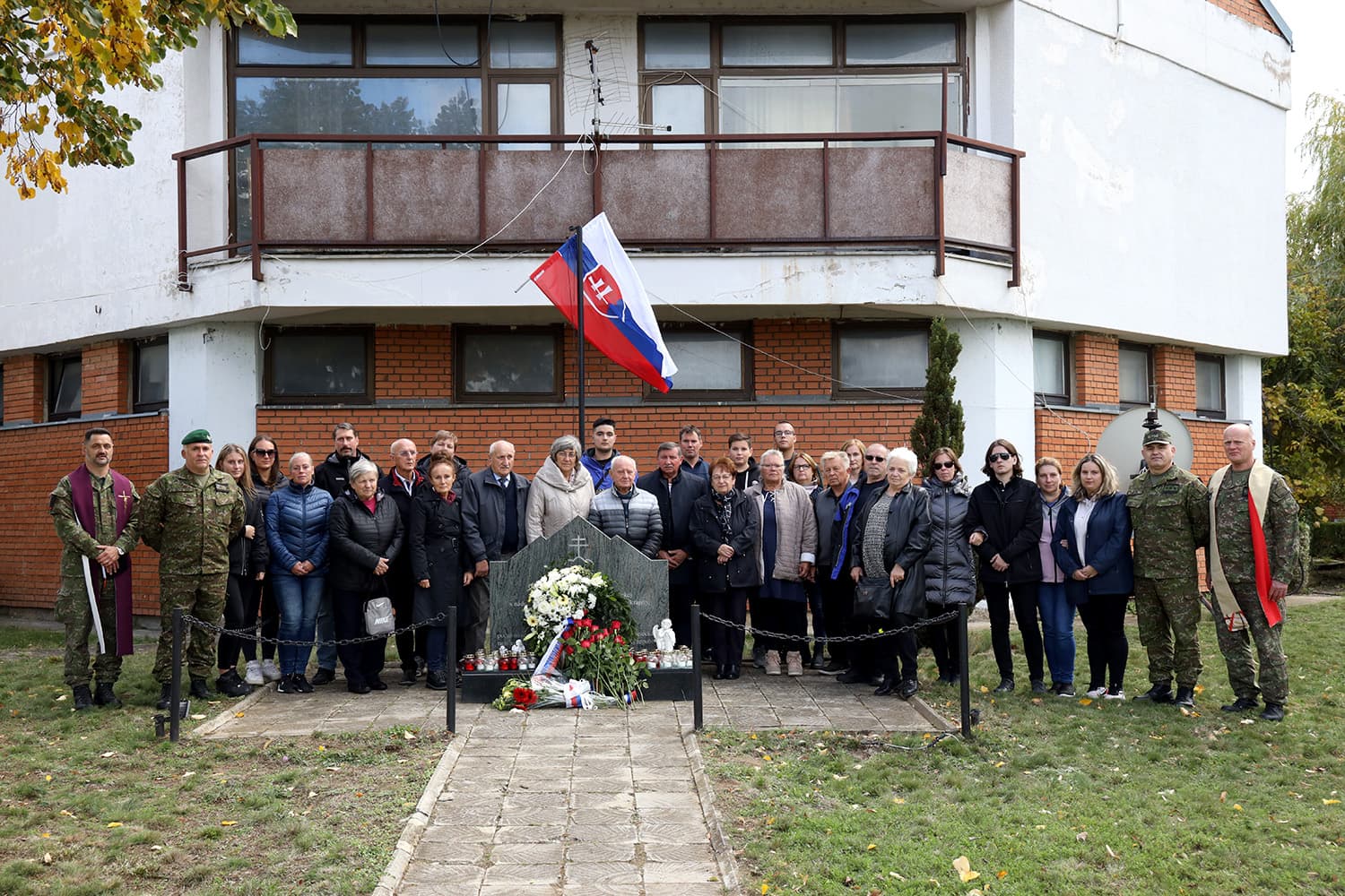 Minister Naď navštívil Kosovo s pozostalými leteckej tragédie AN-24 (FOTO)