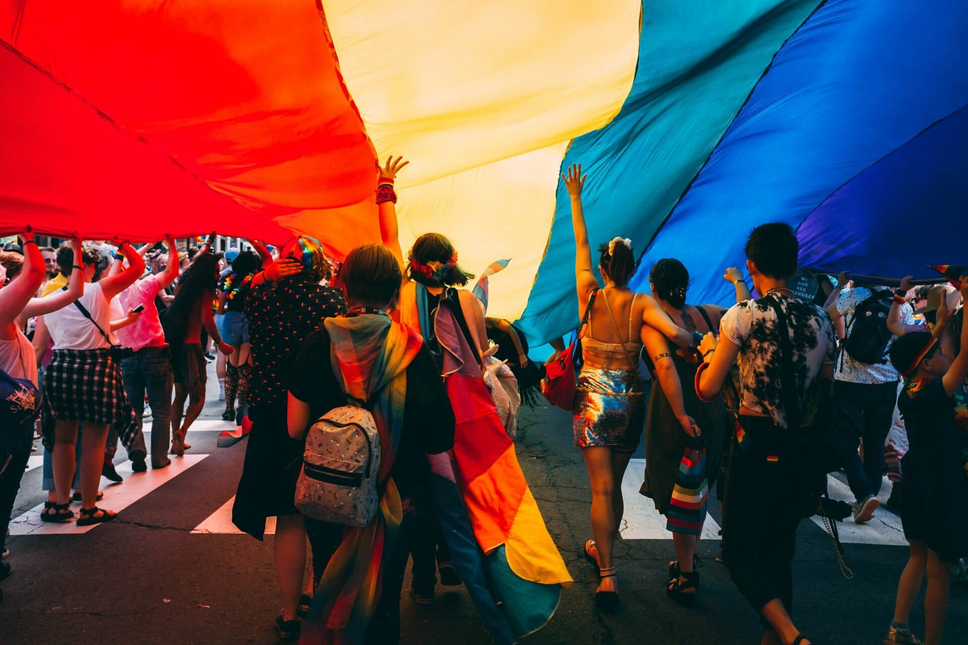 Odborníci a aktivisti vyzývajú na prijatie konkrétnych krokov k ochrane a podpore LGBTI+ menšiny na Slovensku