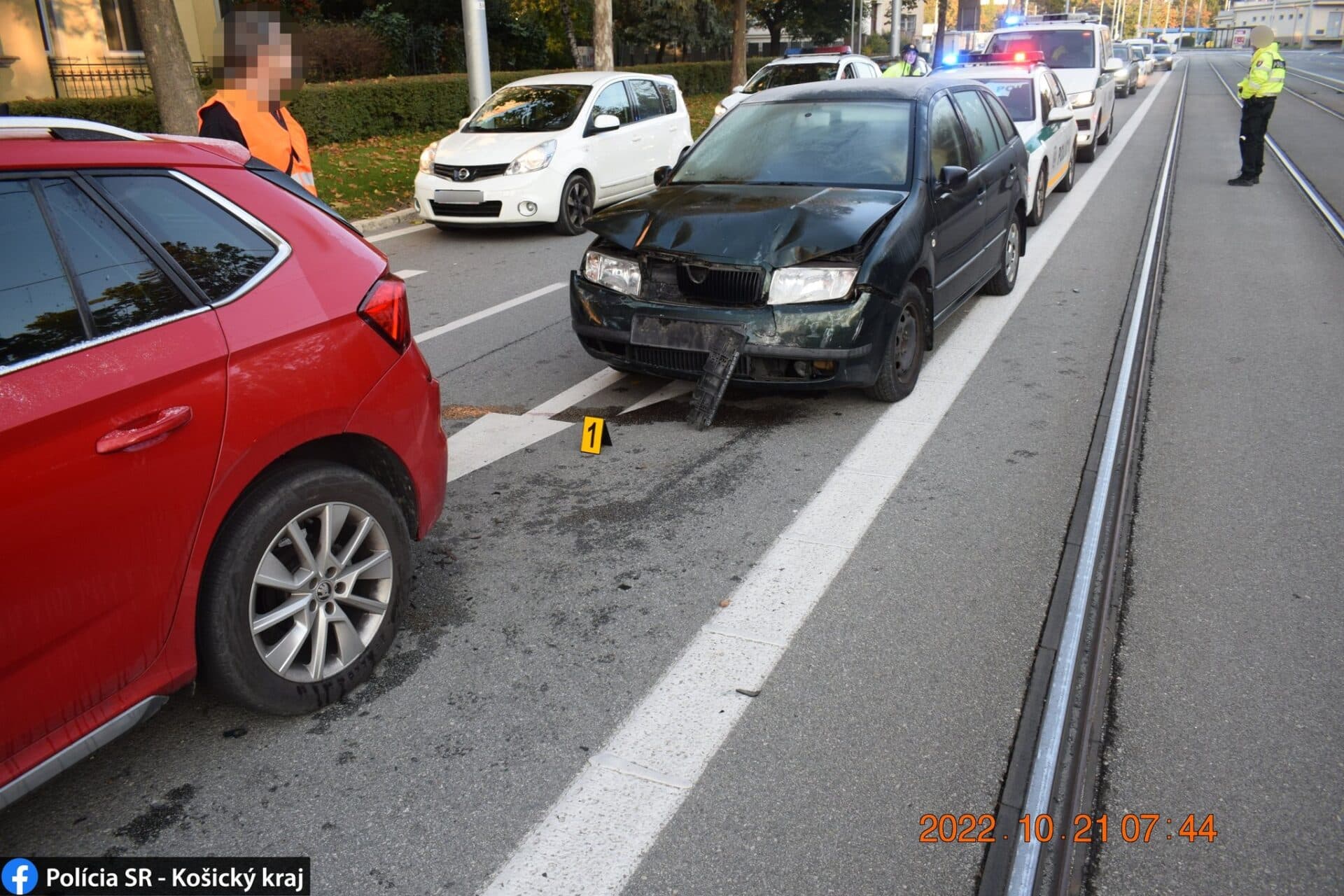 Opitá vodička spôsobila nehodu, z miesta ušla a spôsobila ďalšiu (FOTO)
