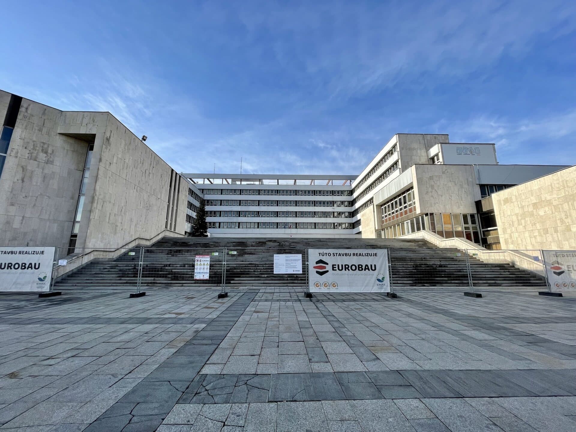 Hlavný vchod na magistráte bude uzatvorený až do ďalšieho roka