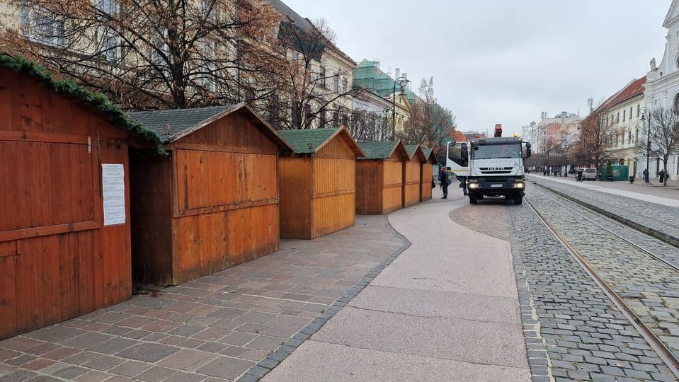 Na Hlavnej ulici pribudli vianočné stánky! Košické rozprávkové Vianoce sa blížia
