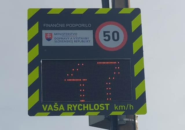 V obci Dargov pribudol nový panel! Okrem iného bude počítať vozidlá pre výstavbu diaľnice