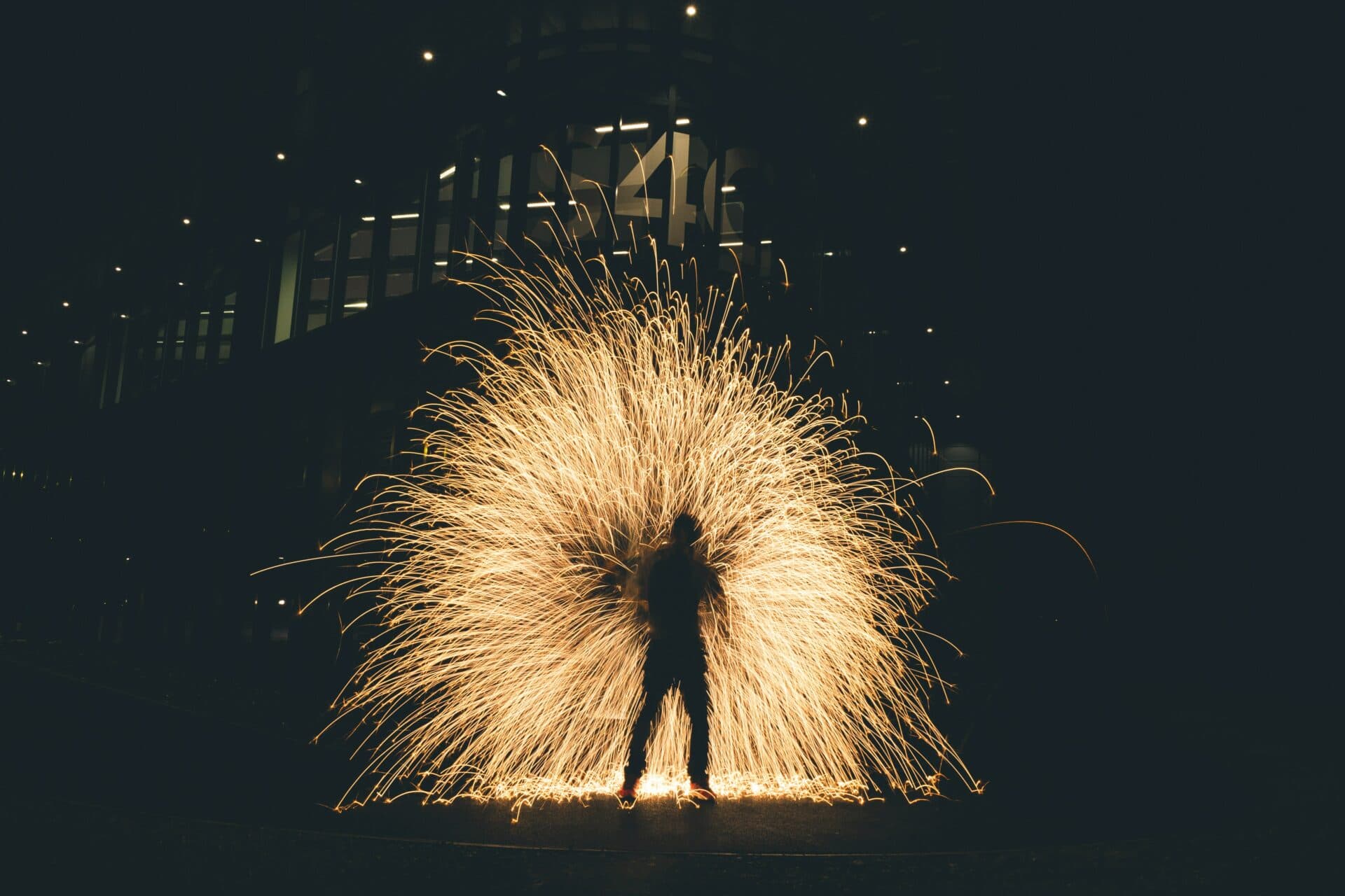 Hasiči vystríhajú pred neodborným manipulovaním so zábavnou pyrotechnikou