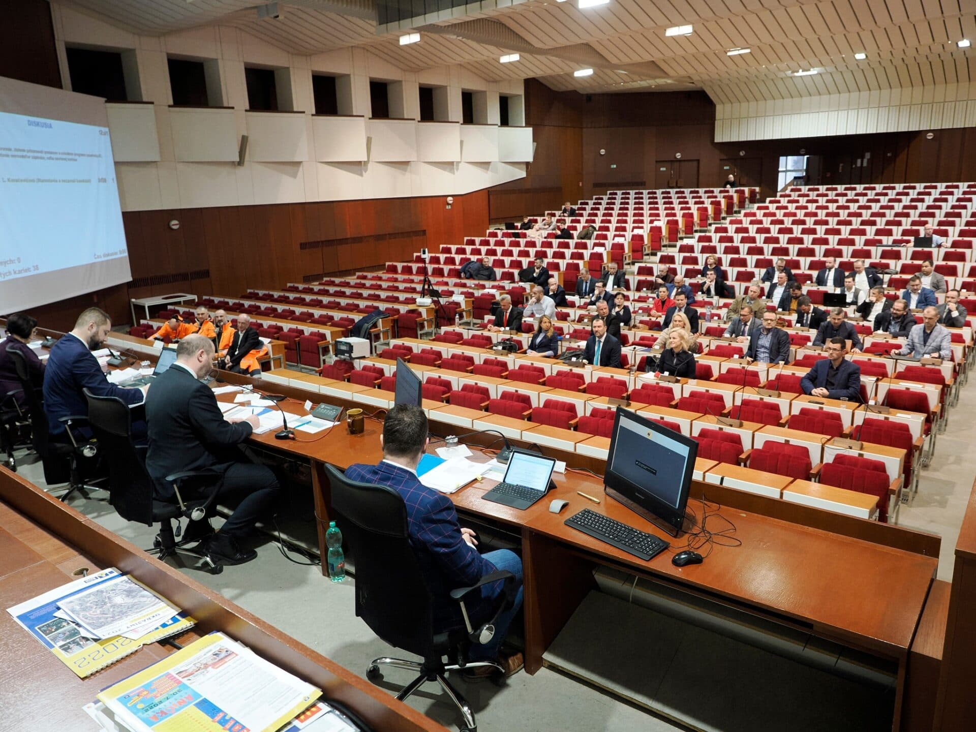 Mestskí poslanci sa zatiaľ nedohodli na poplatkoch za odpad