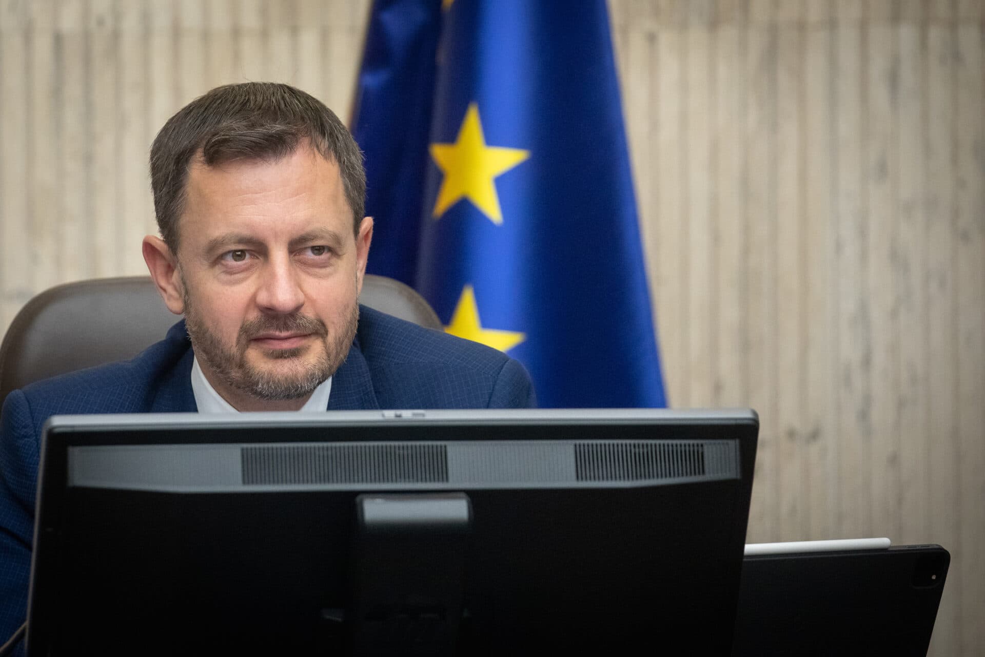 Ostrá kritika na adresu predsedu vlády! Za vysoké zálohové platby si môžu sami podnikatelia a samosprávy, tvrdí Pellegrini