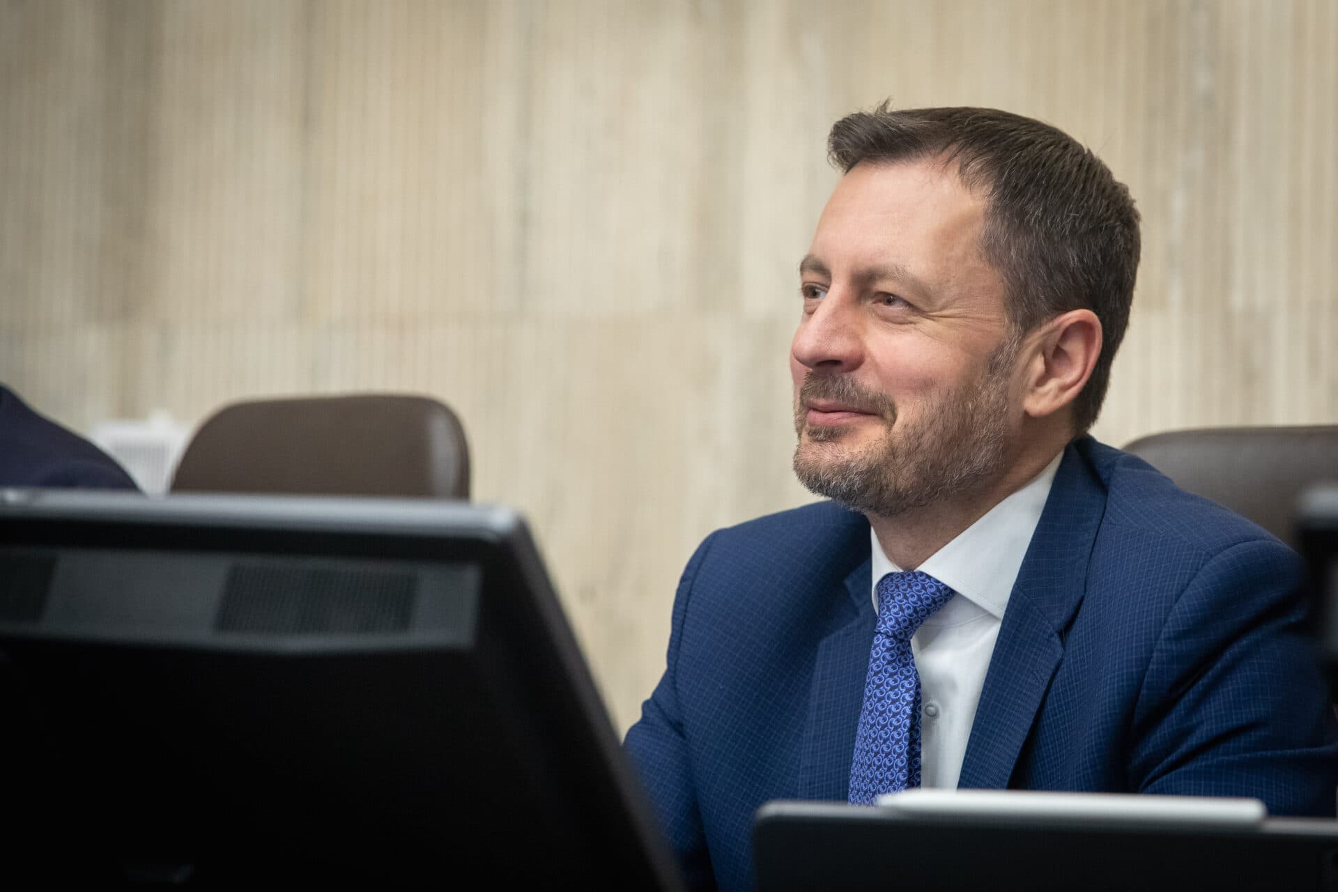 Premiér Eduard Heger vyzýva poslancov z SaS, aby podporili novú 76-ku