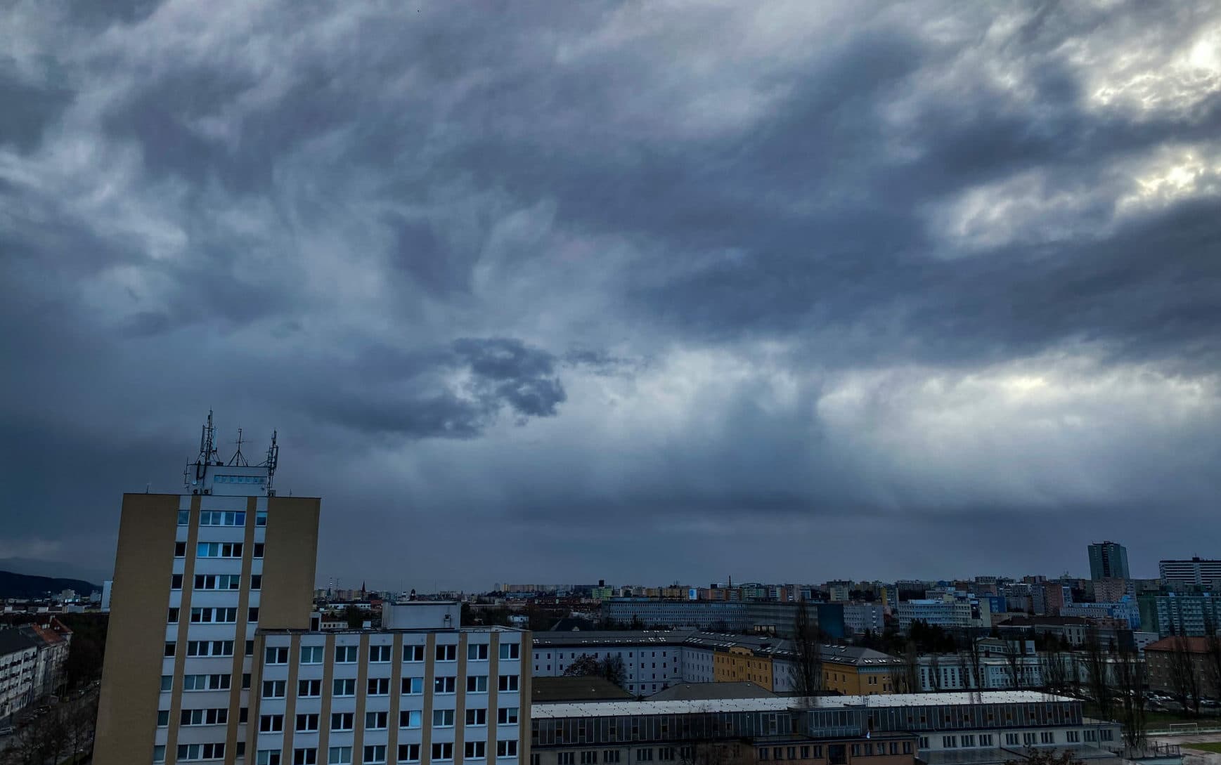 V popoludňajších hodinách môžeme očakávať zrážky a maximálnu dennú teplotu 9°C