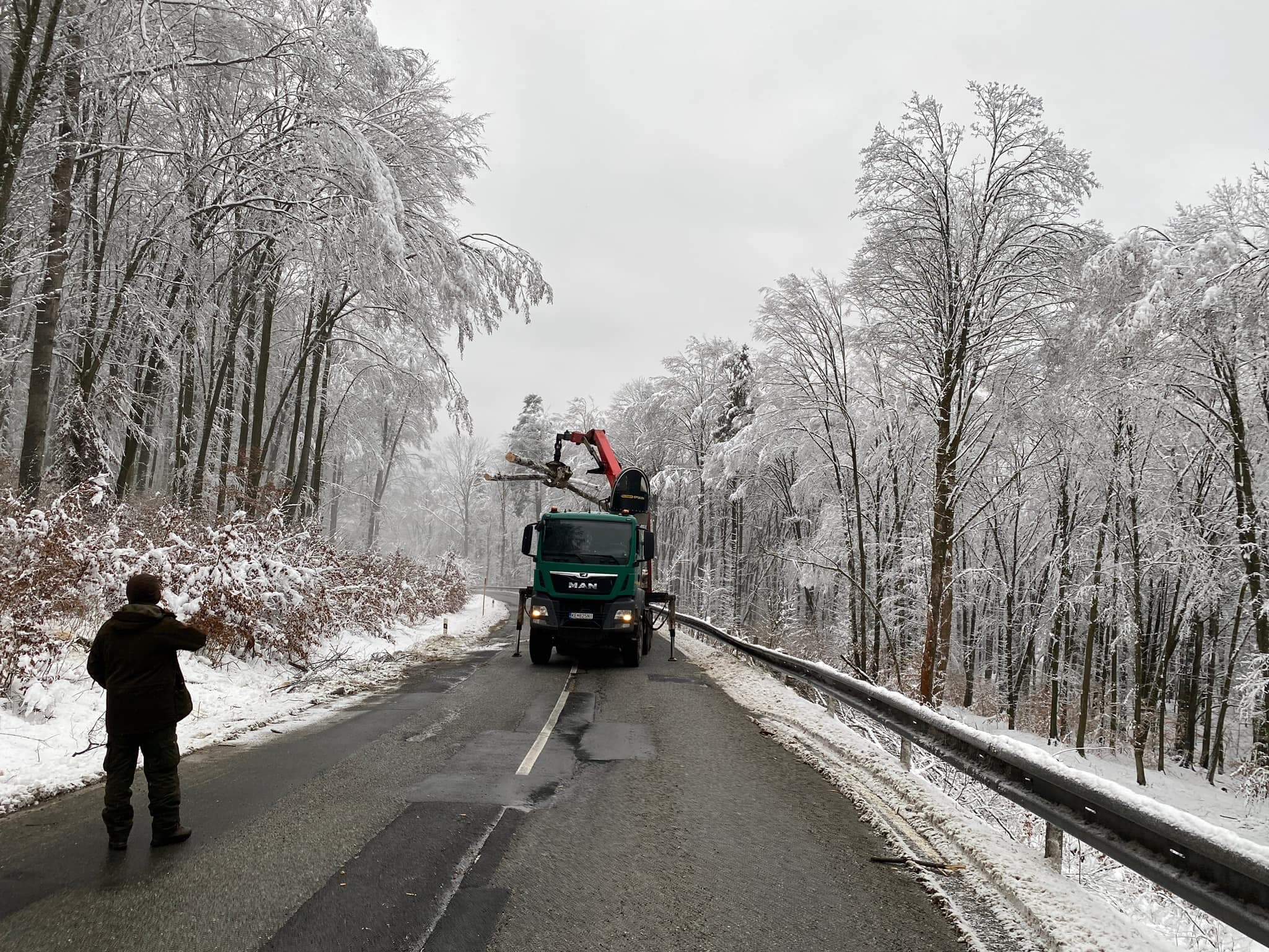 V Košiciach bol vyhlásený prvý stupeň kalamitnej pohotovosti. Na KVP zasadá štáb zimnej údržby