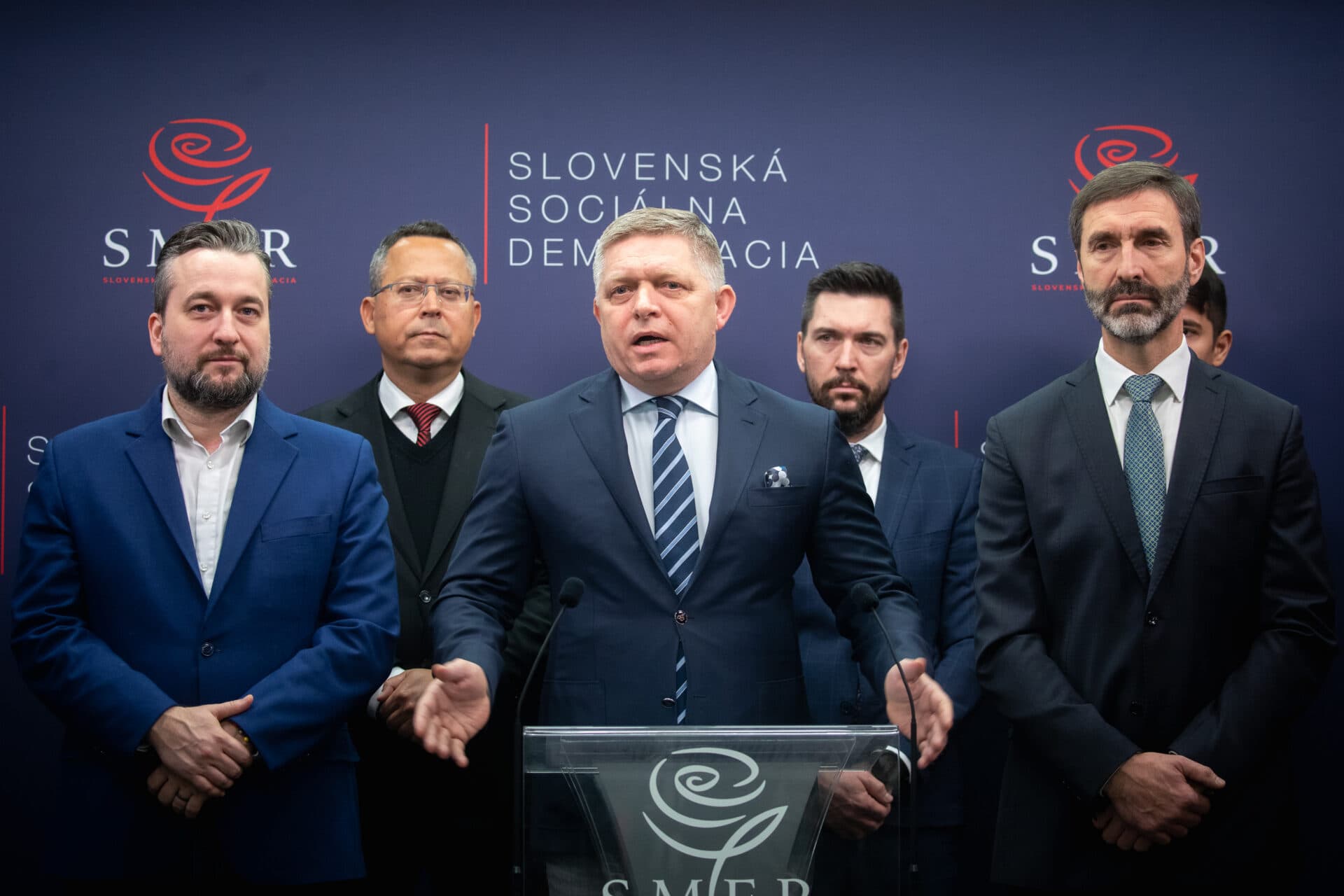 Smer-SD zvoláva mimoriadnu schôdzu na schválenie skorších predčasných volieb