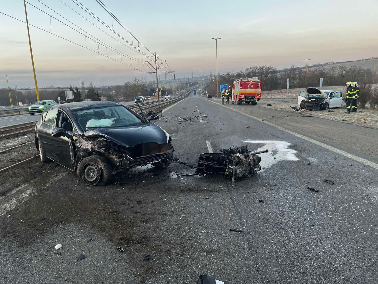 Cez električkové pásy preletel do protismeru, došlo k čelnej zrážke (FOTO)