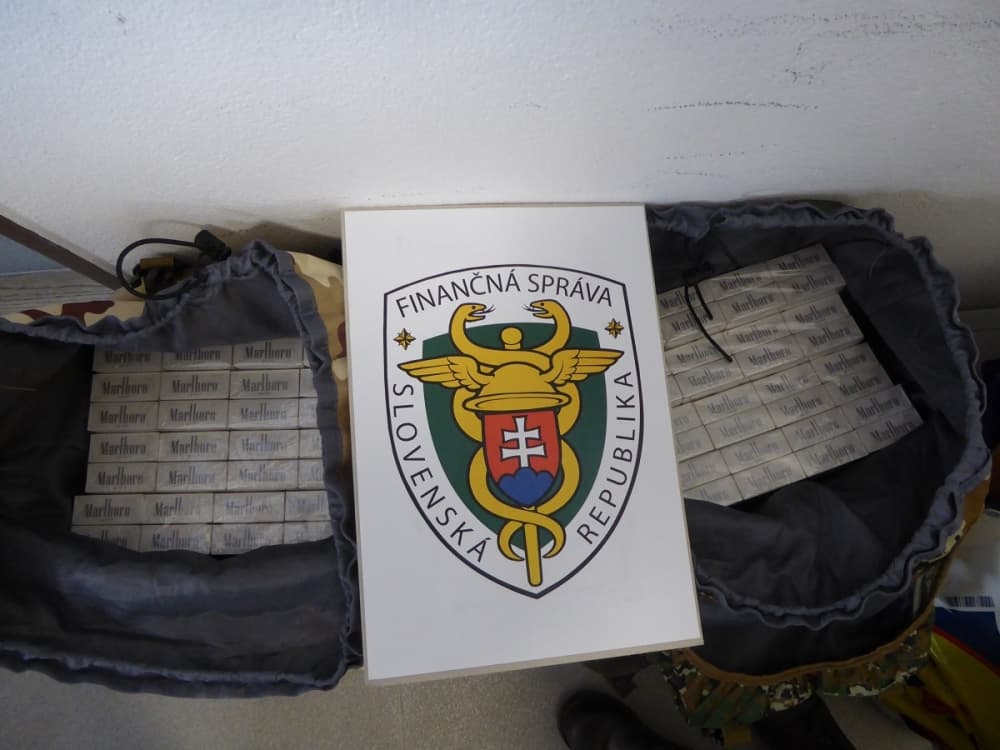 Mala u seba 500 balení neoznačených cigariet, chcela nimi zásobiť rodinu