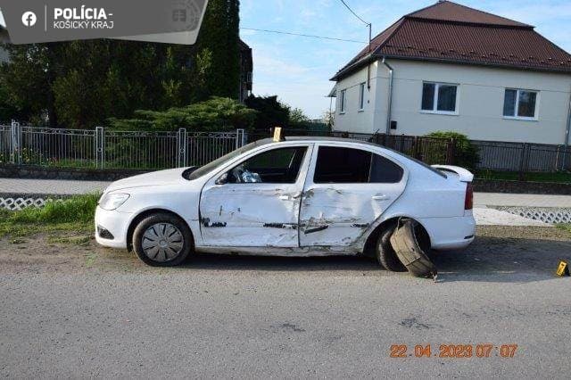 Opitý a bez vodičáku spôsobil nehodu. V aute mal so sebou dve deti