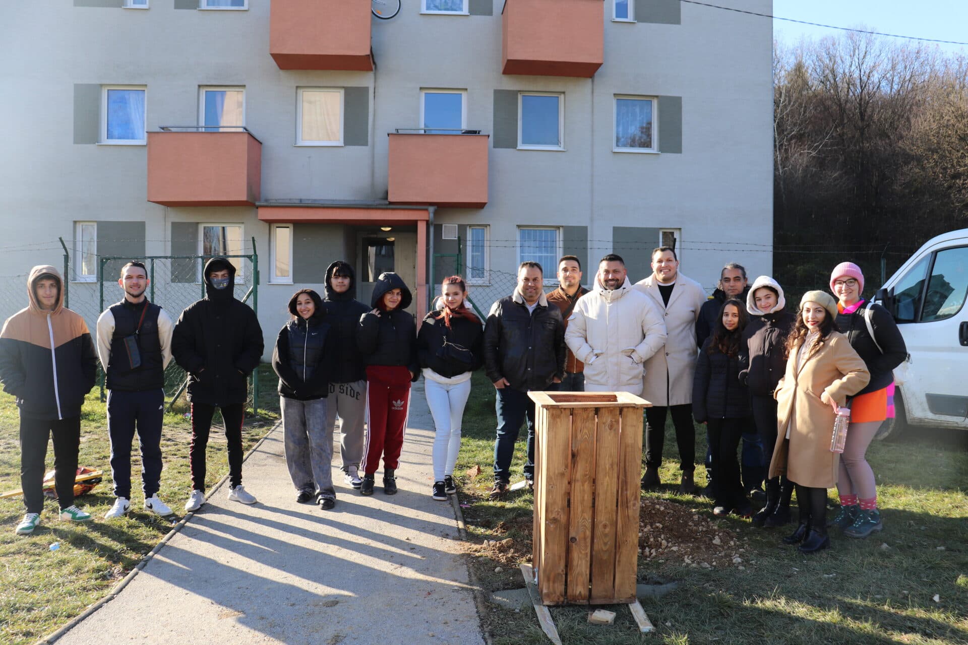 Mládež z Luníka IX v nasadení za čisté a funkčné sídlisko (FOTO)