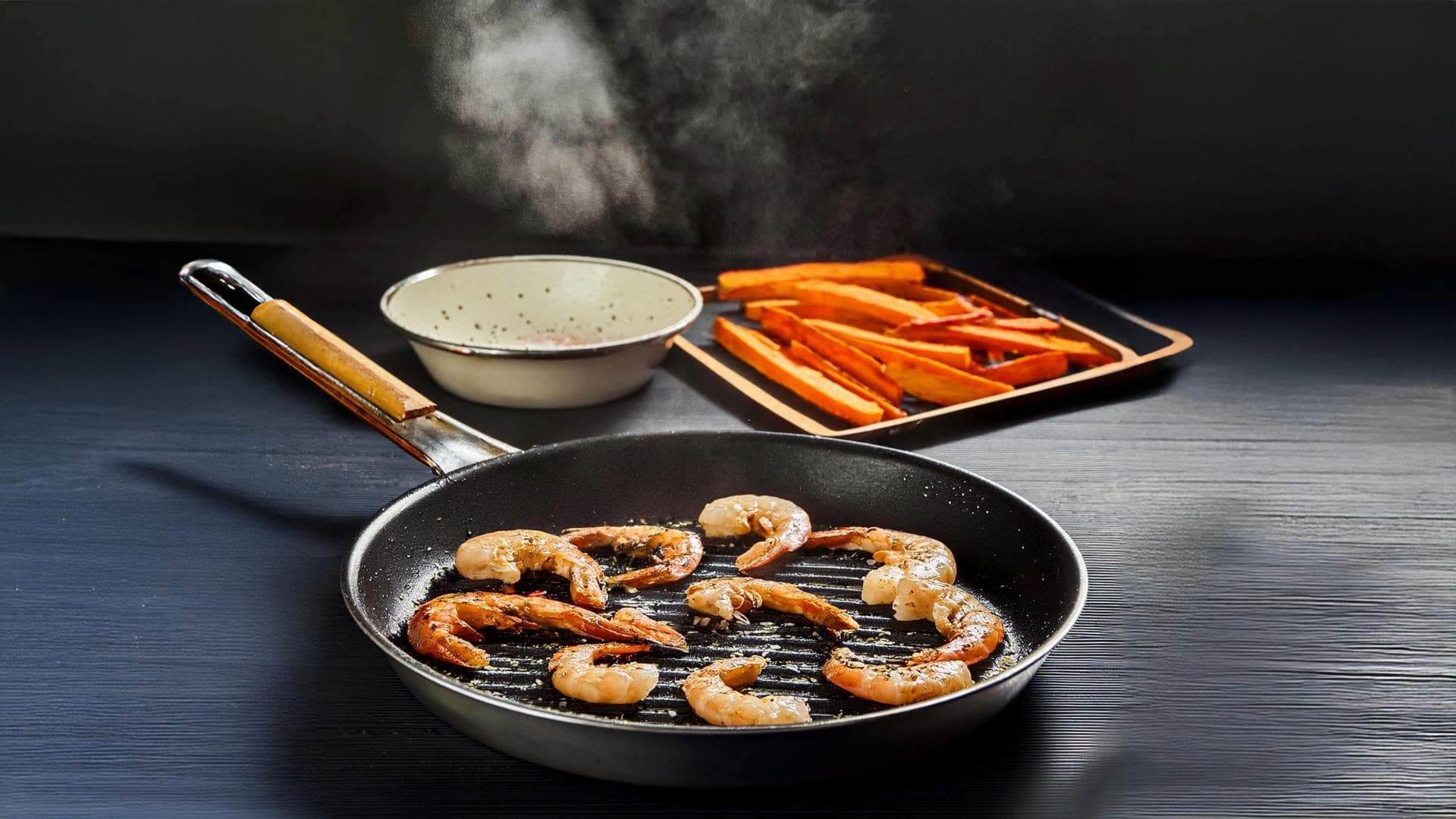 Tip na recept: Batátové hranolky s tahini dipom a grilovanými krevetami