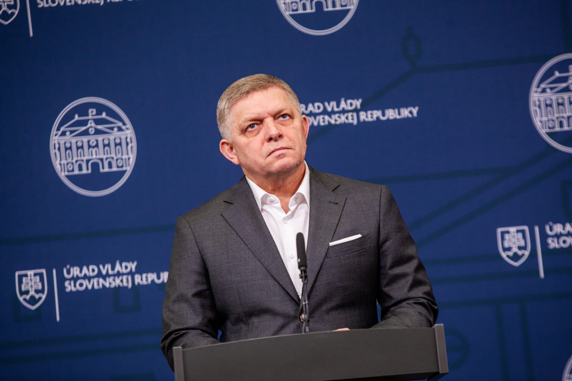 Premiér hovorí o nátlakovej politike v EÚ, opozíciu označil za „pucipajtášov“ hlasujúcich za nezmysly