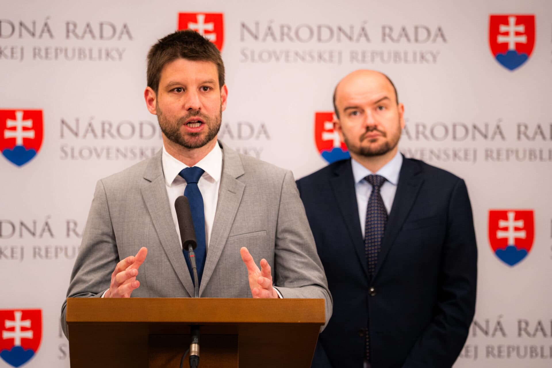 Fico si vybral Putina, a to aj napriek nesúhlasu väčšiny Slovákov, tvrdí Šimečka