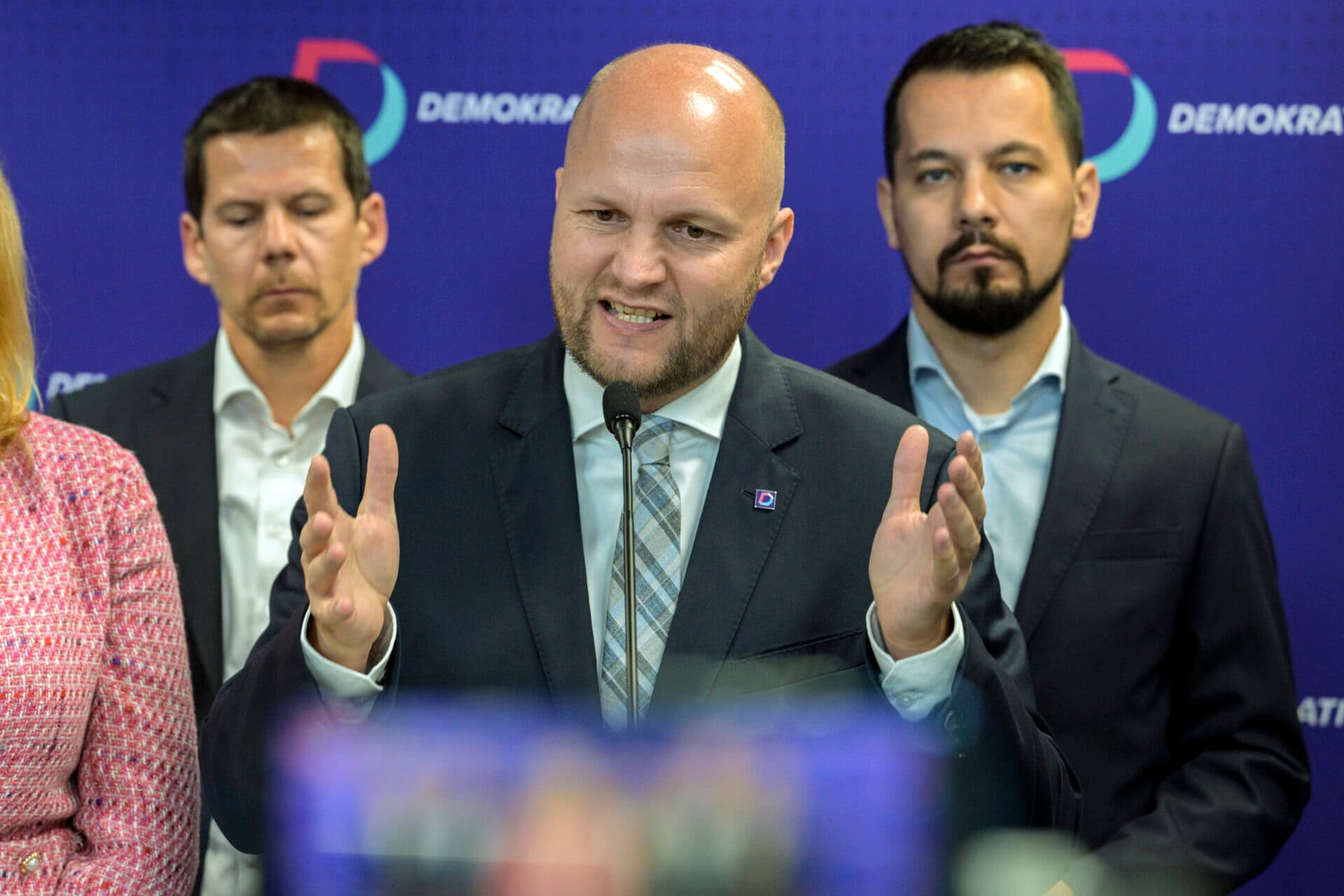 Exministra obrany Naďa po výsluchu neobvinili