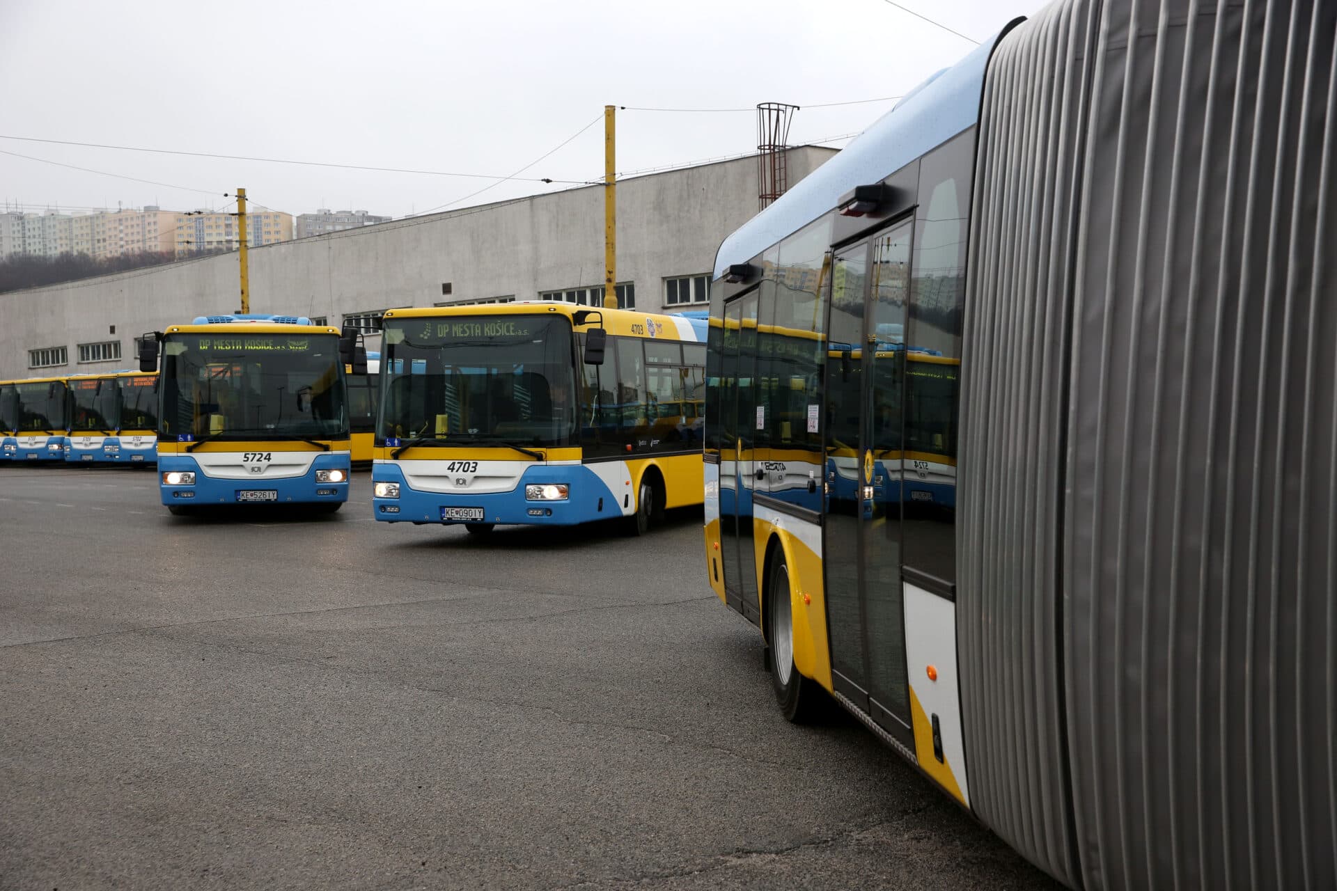 Mestská rada schválila financie pre DPMK a opravu križovatky pri Amfiteátri