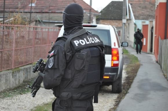 Lúpež v Štítniku má pokračovanie. Polícia obvinila ďalšie tri osoby