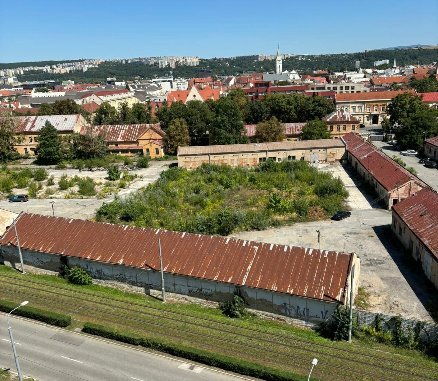Malinovského kasárne stále čakajú a pustnú