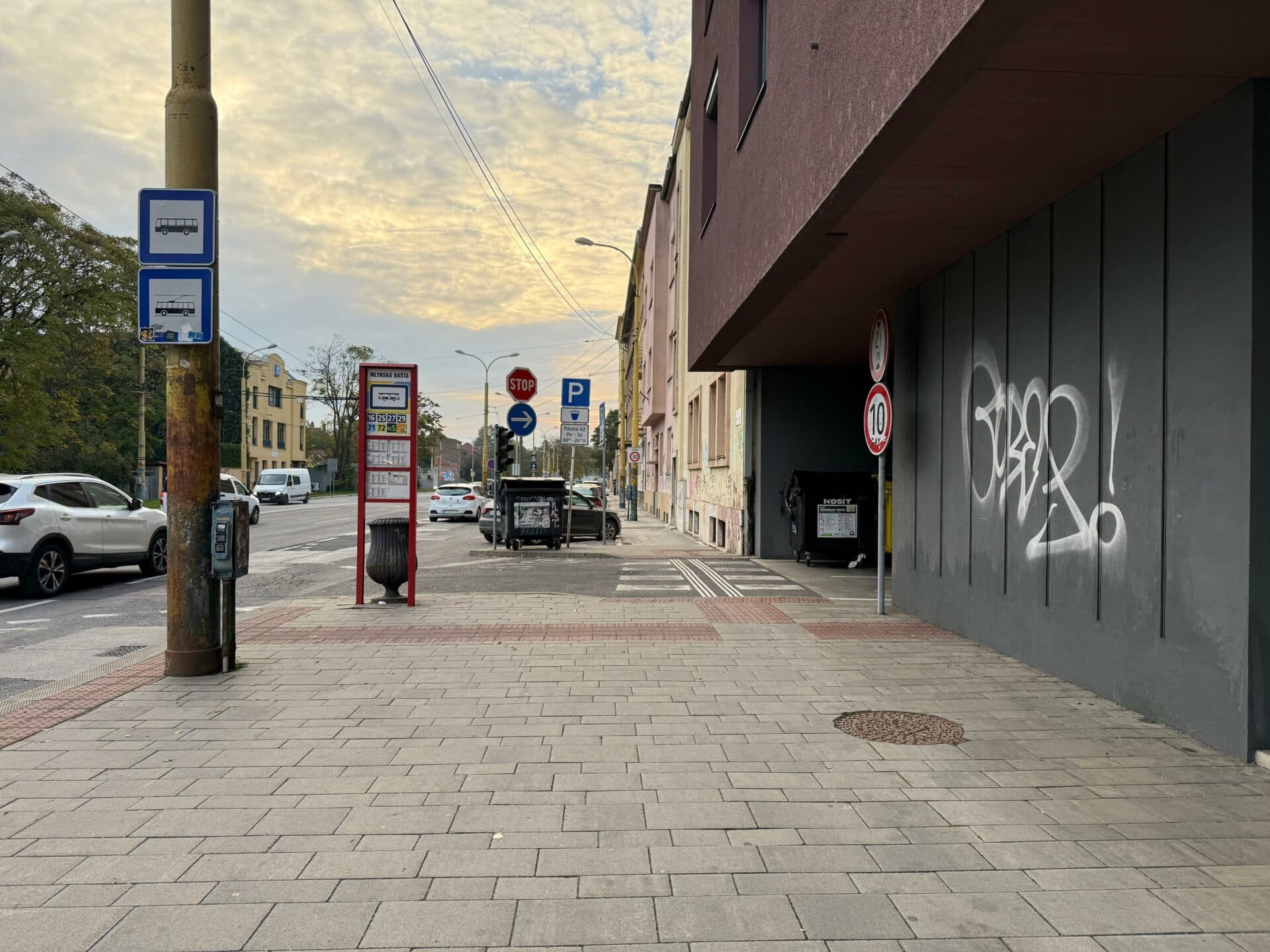 Cestujúci dostanú komfortnejšie zastávky, mesto začalo s ďalšou fázou ich modernizácie