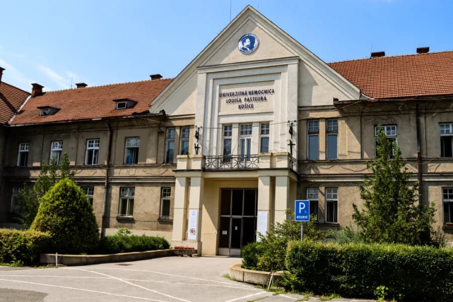 Košická univerzitná nemocnica L. Pasteura získa vyše 12 miliónov na obnovu historických pavilónov