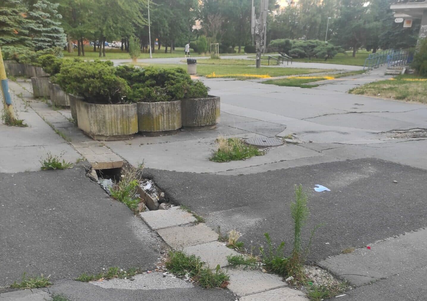 Obyvatelia Terasy si na chodník ešte počkajú