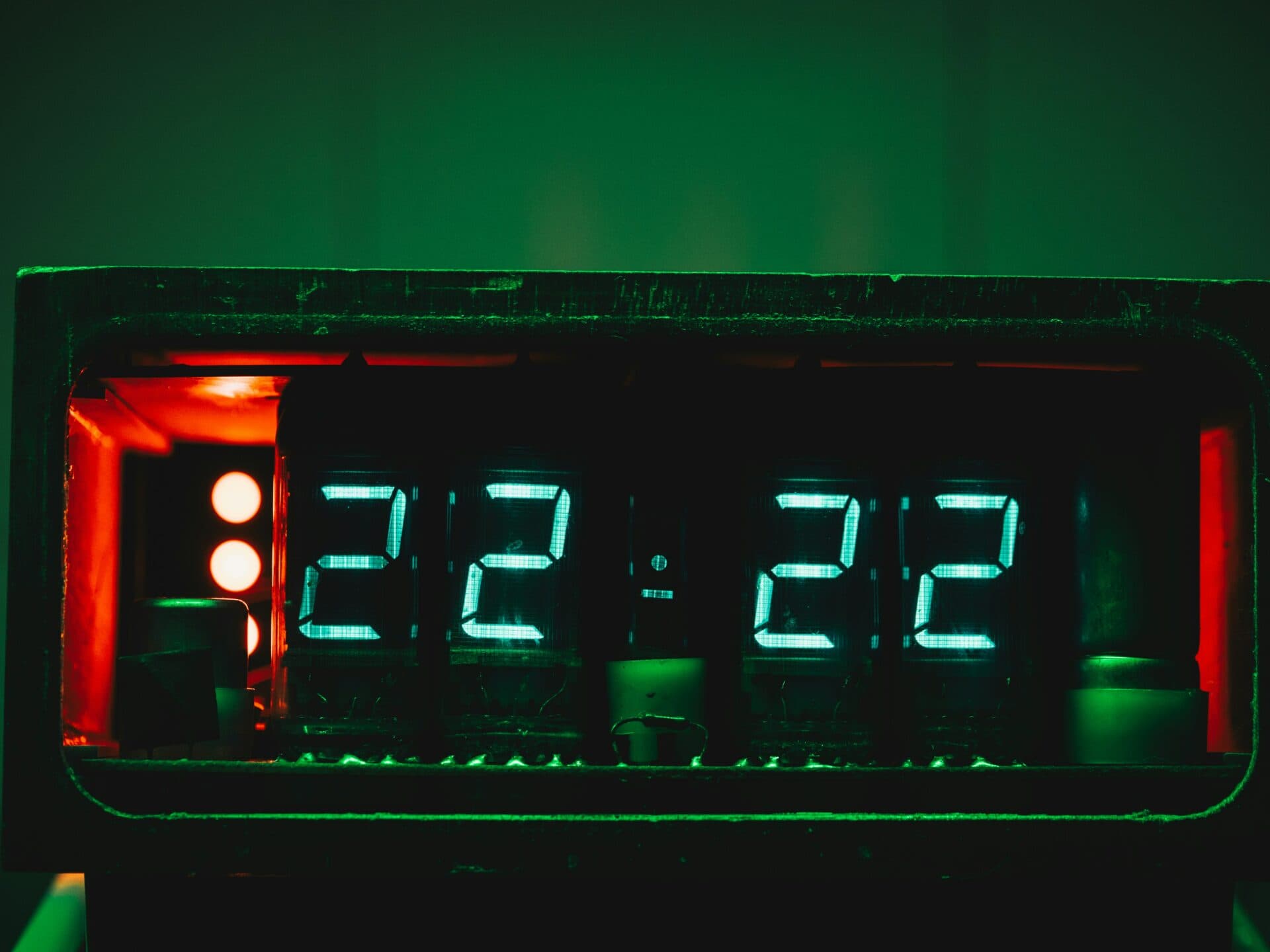 Priaznivci numerológie vnímajú zhodné číslice na hodinách ako odkazy