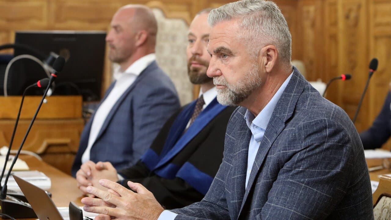 Fotografia k článku Na lavici obžalovaných sedí 11 ľudí vrátane Gašpara a Kováčika. Proces v kauze Očistec sa naplno rozbehol