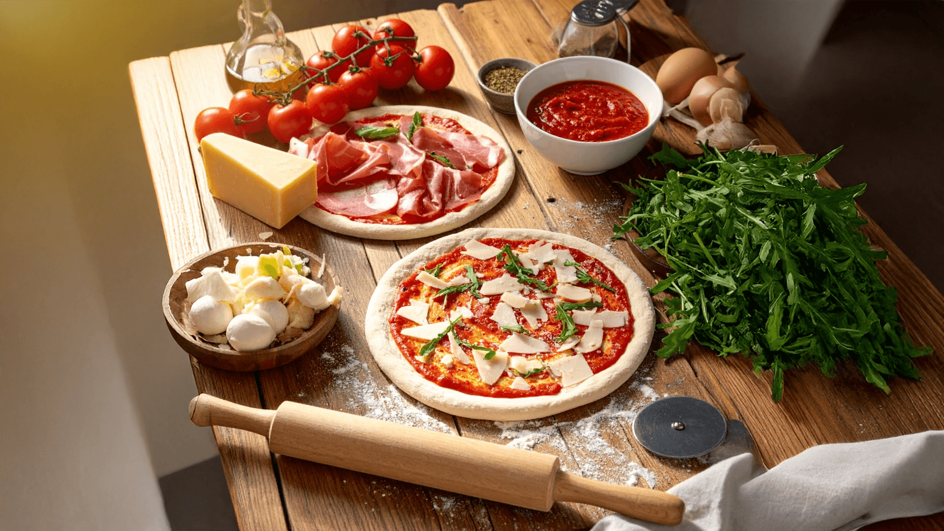 Fotografia k článku Tip na recept: Domáca pizza s prosciuttom, rukolou a parmezánom