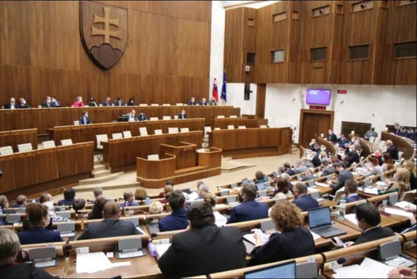 Parlament od začiatku volebného obdobia schválil dohromady 361 zákonov