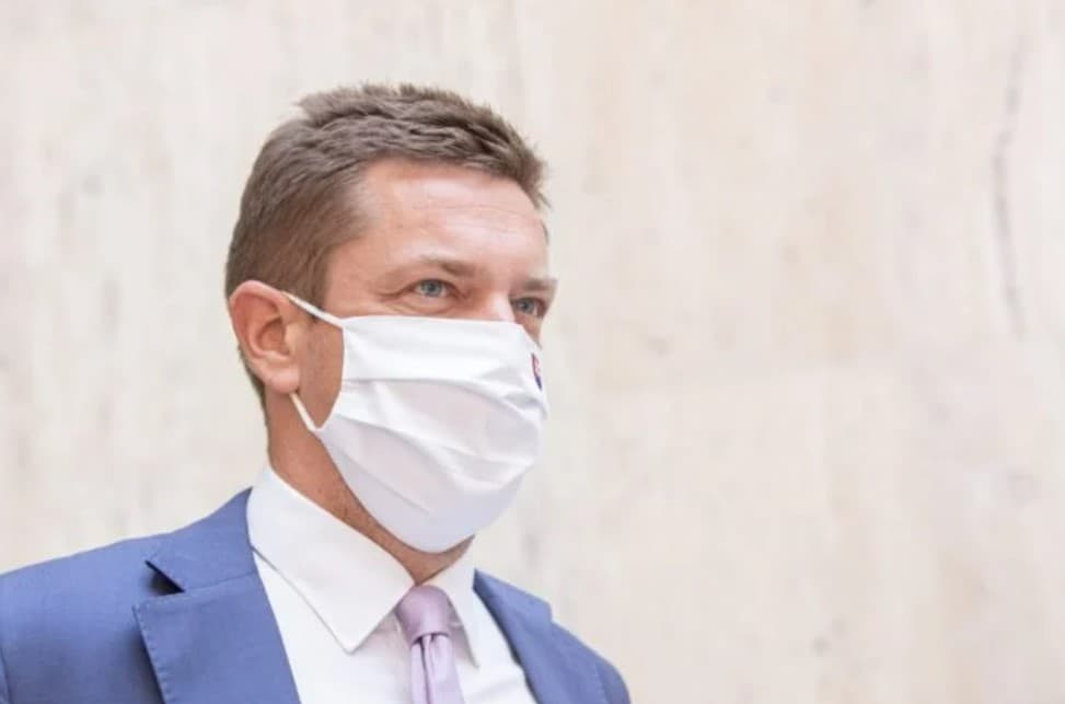Doležal by dal otvoriť reštaurácie, ale ako člen vlády chce počúvať kolegov a odborníkov