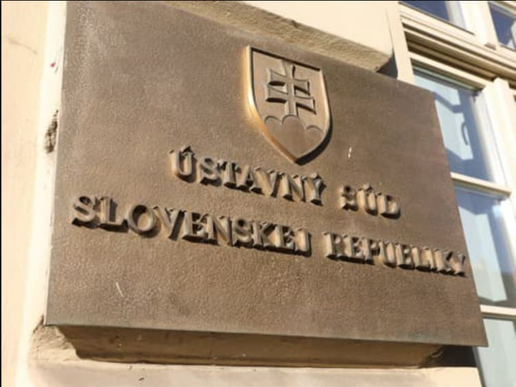 Ústavný súd sa bude zaoberať návrhom, či je odoberanie benefitov predstaviteľom komunistického režimu v súlade s ústavou