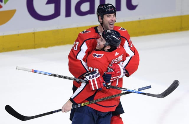 Chára pred 23 rokmi nastupoval v NY Islanders s Richom Pilonom, teraz si zahral s jeho synom Garrettom