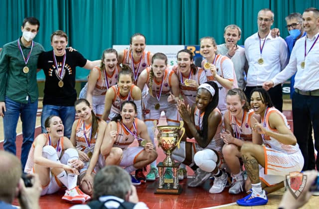 Basketbalistky Ružomberka skompletizovali majstrovský hetrik, historicky sa doťahujú na Košičanky