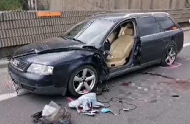 Vodič chcel na R1 nastúpiť do odstaveného auta, aj s dverami ho zachytila dodávka