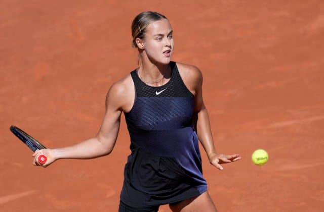 Schmiedlová vypadla v prvom kole dvojhry na Roland Garros, Mladenovicová jej uštedrila kanára