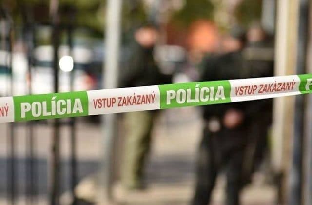 V želiezarniach v Šaci došlo k tragickej nehode, po zrážke vlaku s autobusom prišiel o život muž