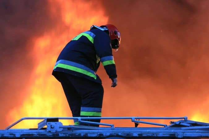 Požiar v budove na Južnej triede v Košiciach hasiči zlikvidovali