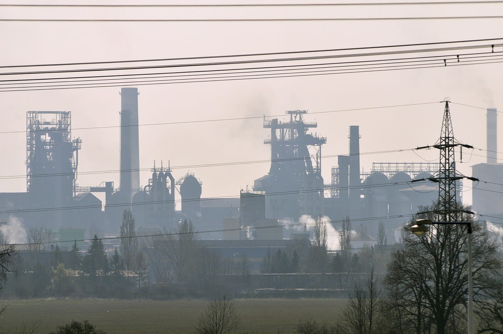 Spor o kataster pozemkov U. S. Steel pokračuje, ÚS pozastavil rozsudok NS