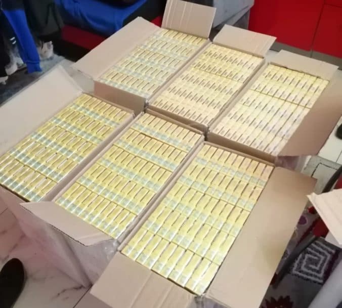 Bez ochrannej známky zadržali policajti 50 kartónov cigariet