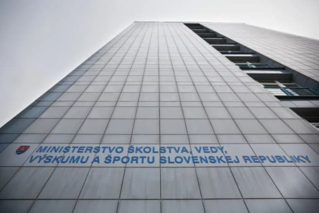 Ministerstvo školstva plánuje zrušiť dvojzmennú prevádzku na školách