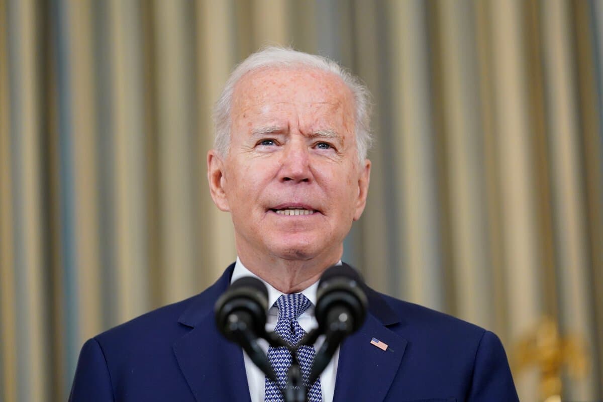 Americký prezident Biden počas konferencie zabudol meno austrálskeho premiéra. Nazval ho „týpek tam z dola“