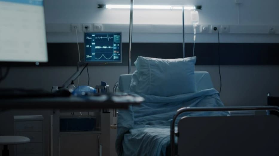 Počty hospitalizovaných klesajú, no vo štvrtok pribudlo ďalších 60 obetí