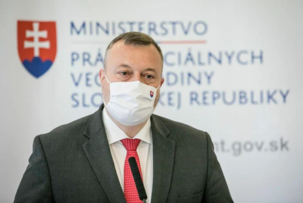 Rezort práce podľa Krajniaka ako jediný zlepšuje dlhodobú udržateľnosť verejných financií, peniaze chce aj na rodičovský bonus