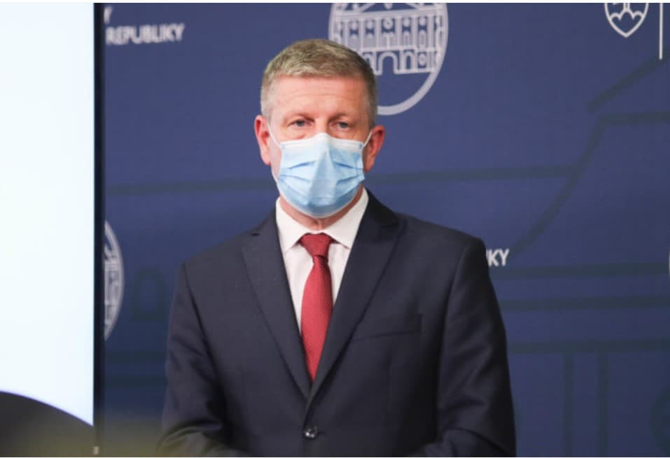 Priemerný plat lekára sa dostane na 4 000 eur, Matovič hovorí o zvýšení platov pre všetkých