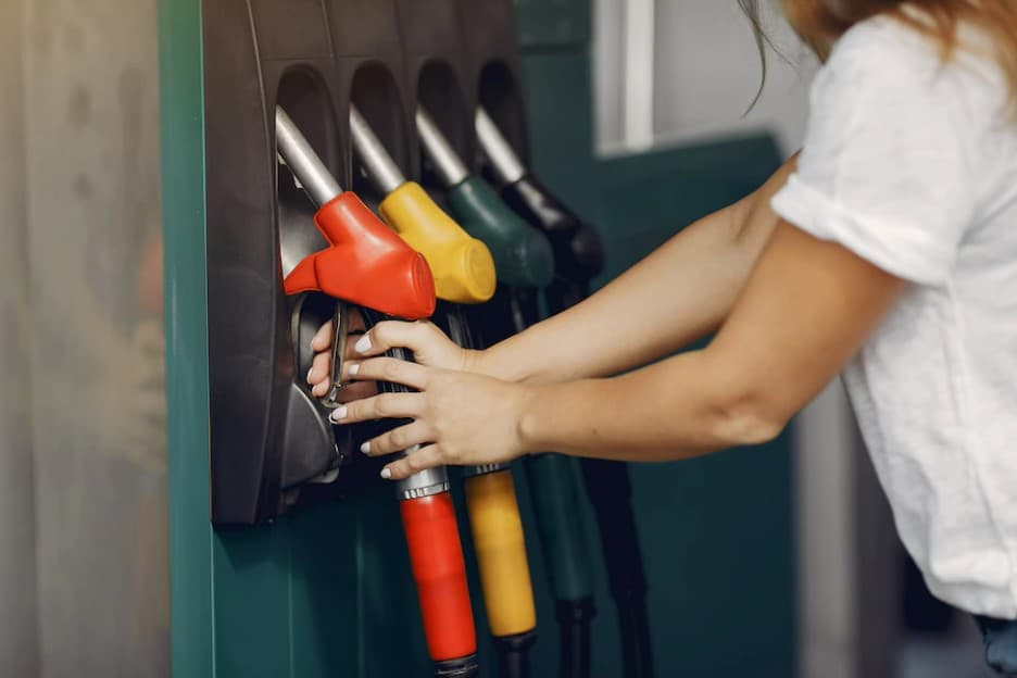 Ministerstvo financií zatiaľ neplánuje pomôcť pri zdražovaní na slovenských pumpách