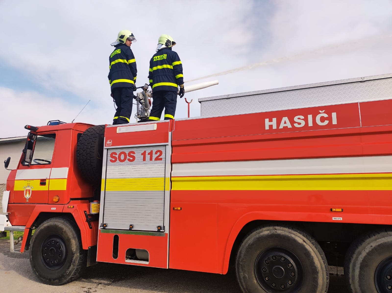 Zvýšenie platov štátnych zamestnancov sa dotýka aj policajtov, hasičov a horských záchranárov