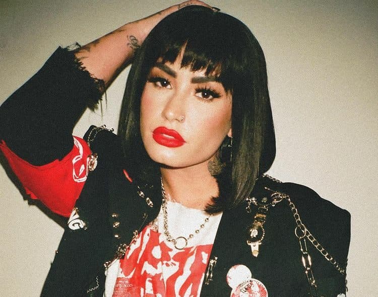 Demi Lovato sa opäť cíti ako žena! Ľudia ju môžu oslovovať ONA