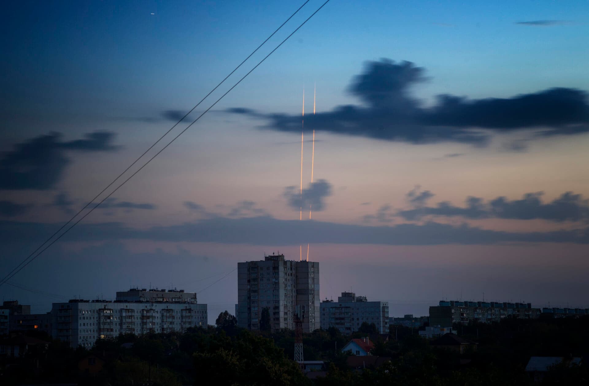 PREHĽAD UDALOSTÍ (18. 8.): Raketové útoky na Charkov zabili najmenej 12 civilistov